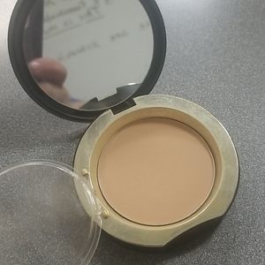 Younique Pressed Powder Mineral Foundation